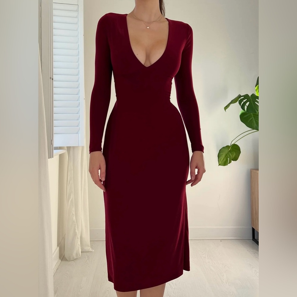 Elegant Burgundy Midi Dress